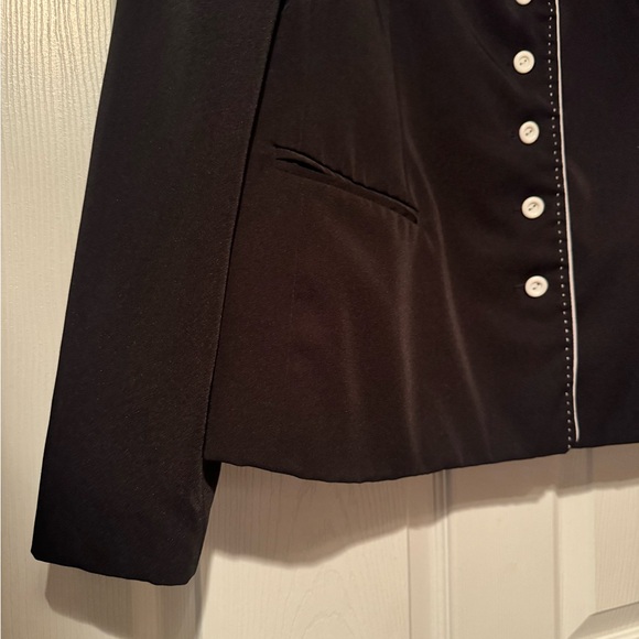 Blacker by Stanley Blacker Sz 16 Black Blazer w/ off color trim, button details - Picture 4 of 8